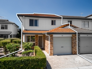 A Freshly Updated 2-Bed Stunner – New Paint, New Floors & Renovated Bathroom