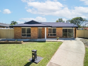 SOLD WITH MULTIPLE OFFERS @ $900,000