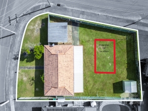 Unlock the Potential! Brick & Tile Beauty on a Prime Corner Block!