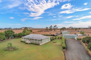 Rustic Country Charm on 50.14ha – The Ultimate Lifestyle & Cattle Property