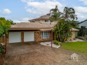 Space, Versatility & Family Living in a Sought-After Location